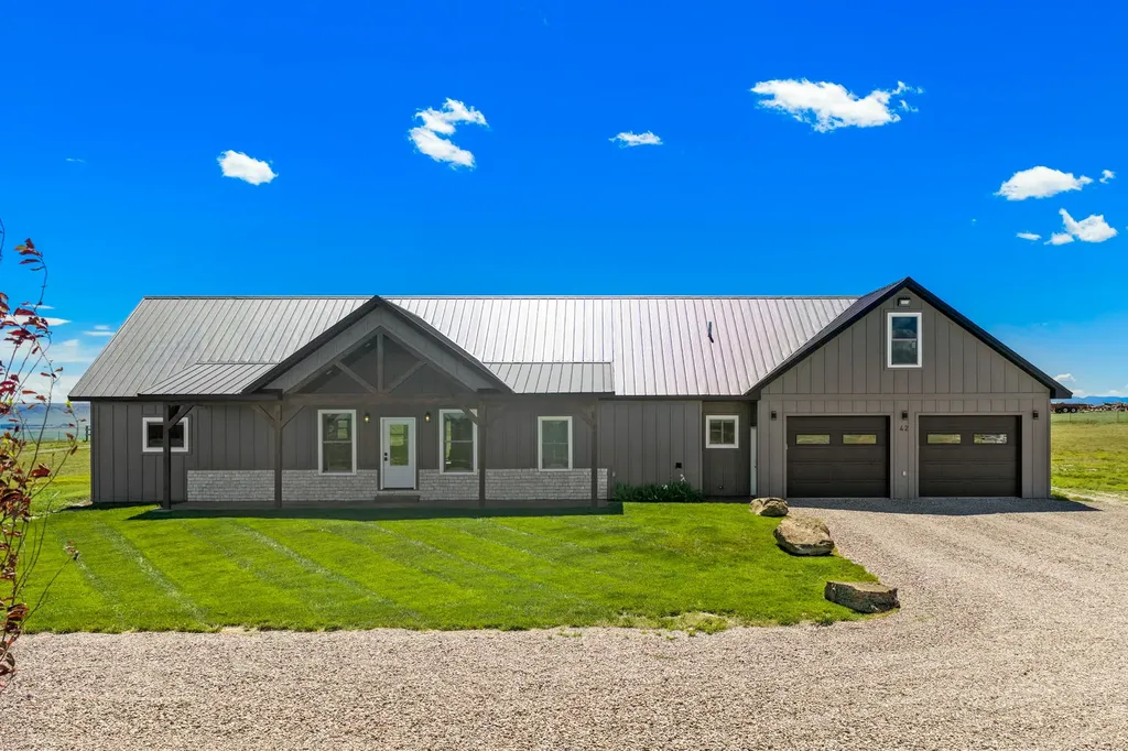 42 W 1st Lane SE Fairfield MT 59436
