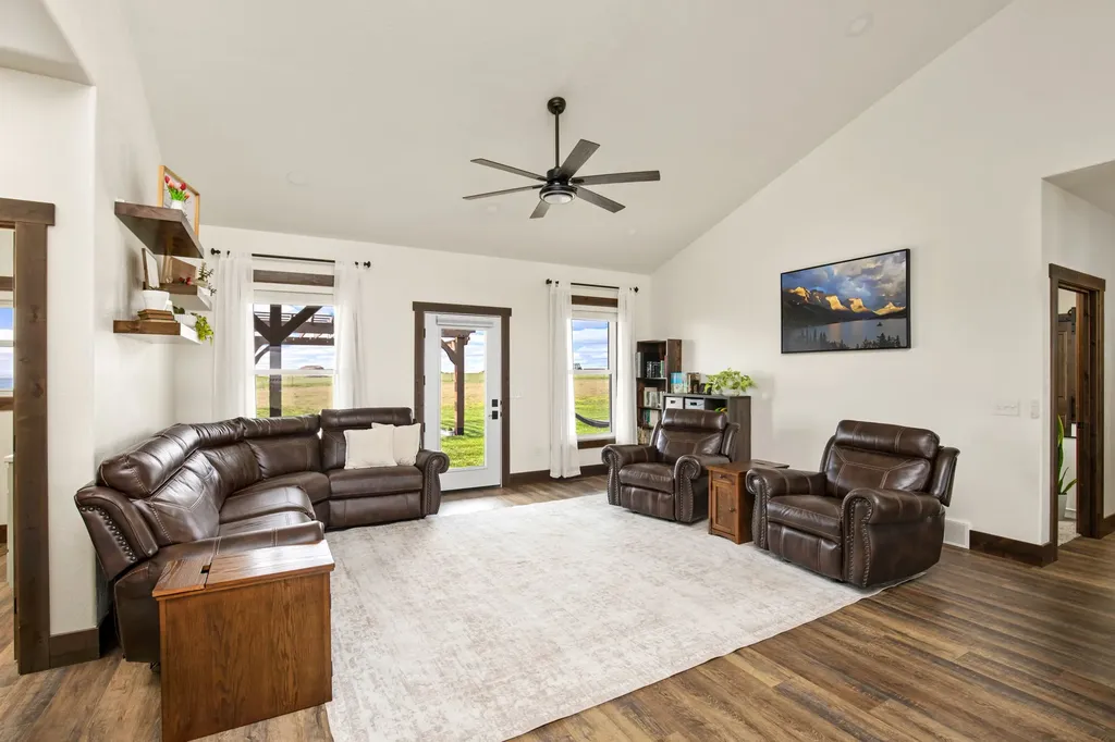 42 W 1st Lane SE Fairfield MT 59436
