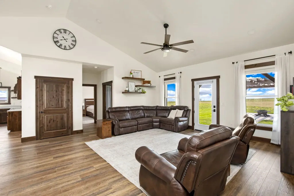 42 W 1st Lane SE Fairfield MT 59436
