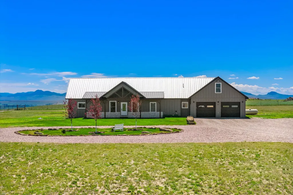 42 W 1st Lane SE Fairfield MT 59436