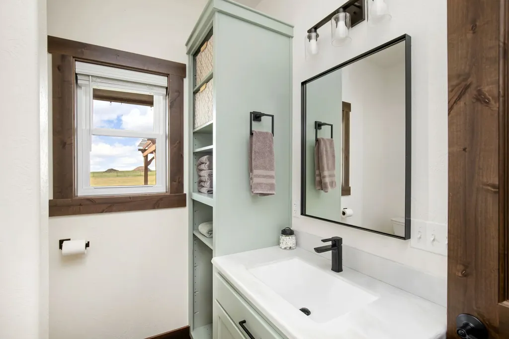 42 W 1st Lane SE Fairfield MT 59436