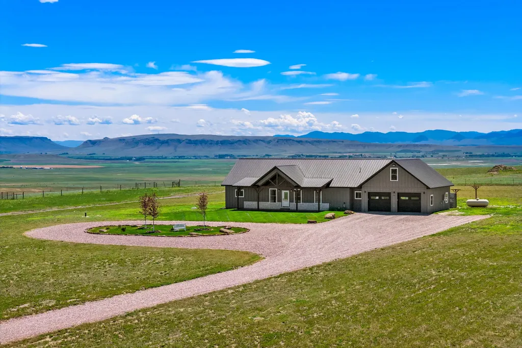 42 W 1st Lane SE Fairfield MT 59436