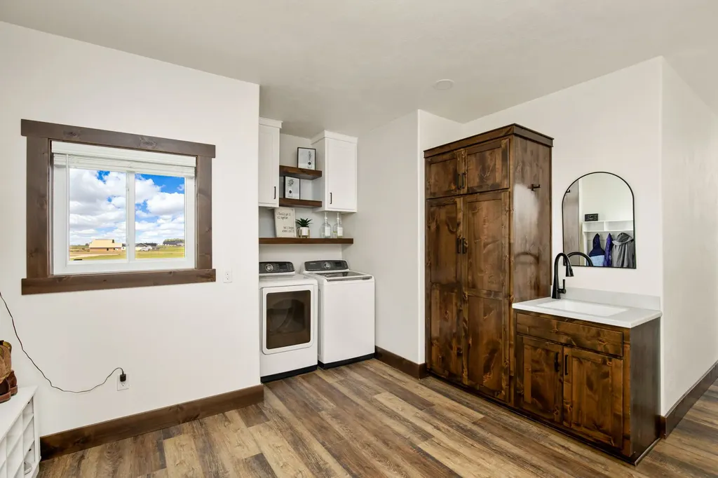 42 W 1st Lane SE Fairfield MT 59436