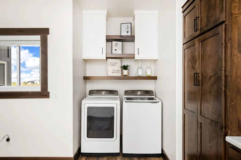 42 W 1st Lane SE Fairfield MT 59436