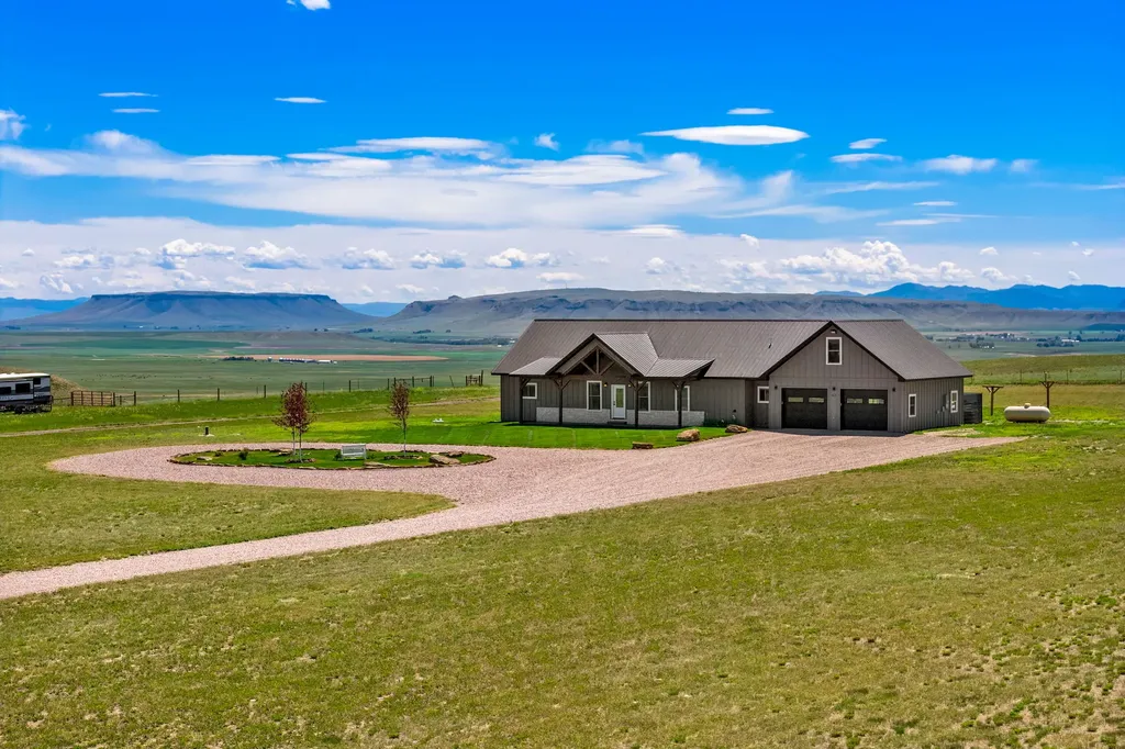42 W 1st Lane SE Fairfield MT 59436