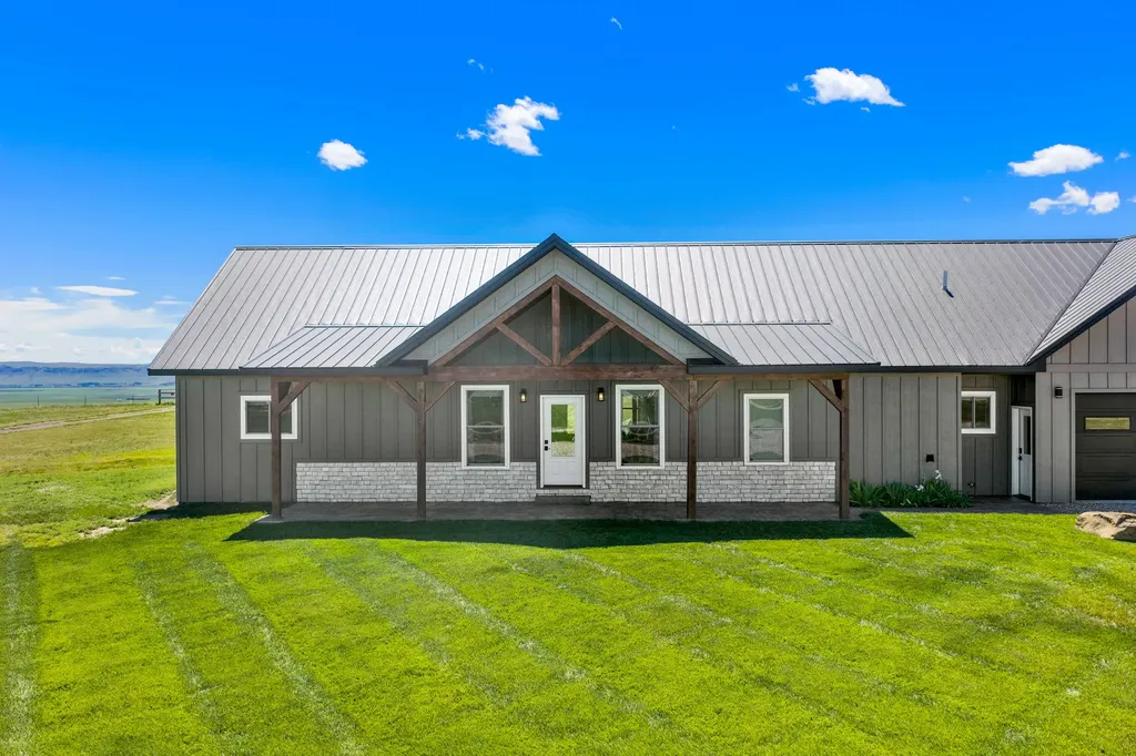 42 W 1st Lane SE Fairfield MT 59436
