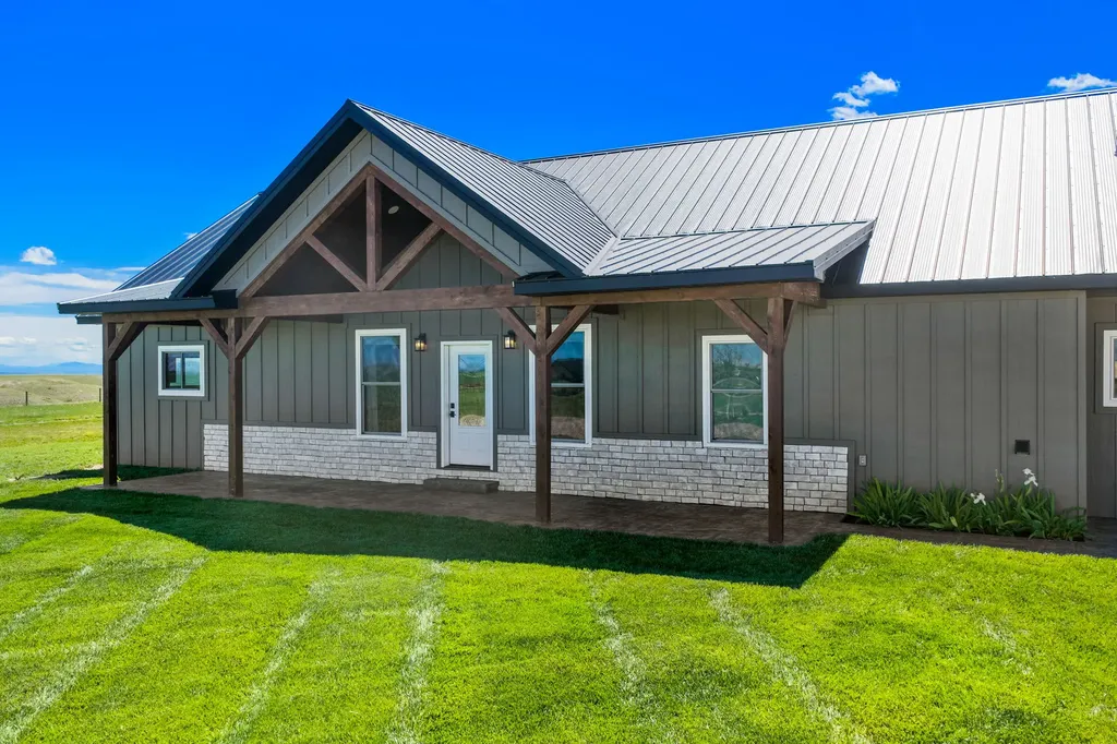 42 W 1st Lane SE Fairfield MT 59436