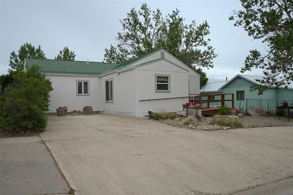 21 2nd Street S Sunburst MT 59482