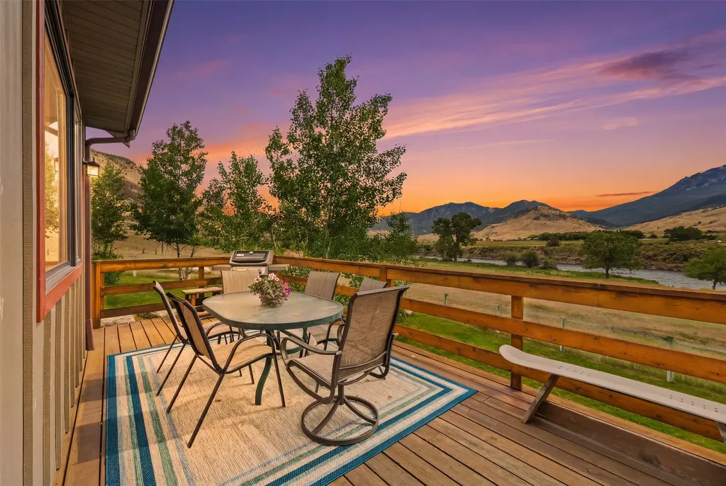 521 Us Highway 89 S Gardiner MT 59030