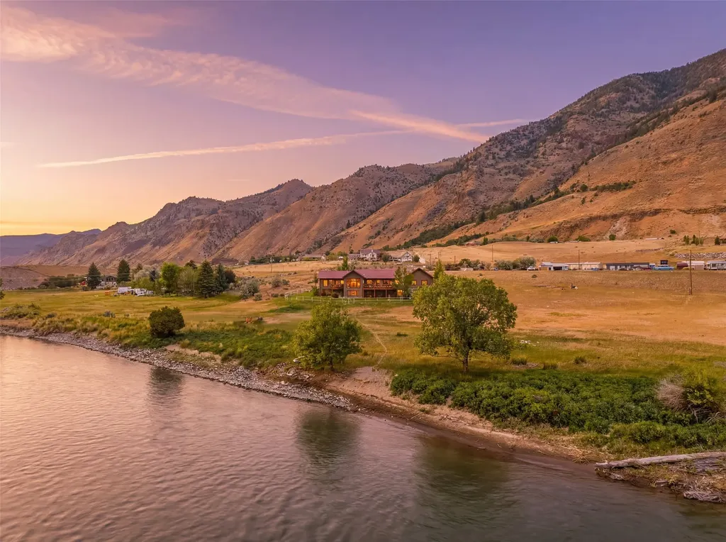 521 Us Highway 89 S Gardiner MT 59030