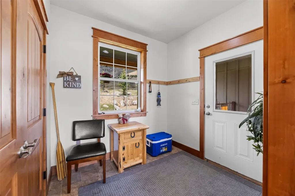 521 Us Highway 89 S Gardiner MT 59030