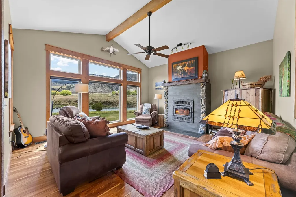 521 Us Highway 89 S Gardiner MT 59030