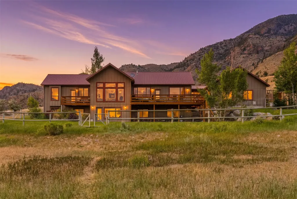 521 Us Highway 89 S Gardiner MT 59030