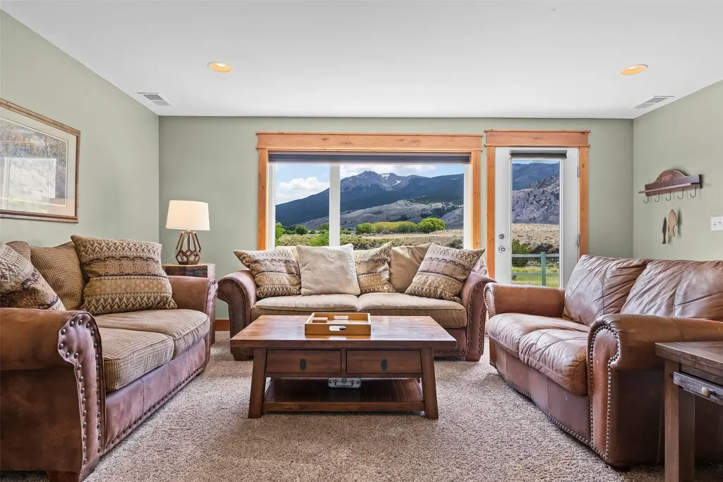 521 Us Highway 89 S Gardiner MT 59030