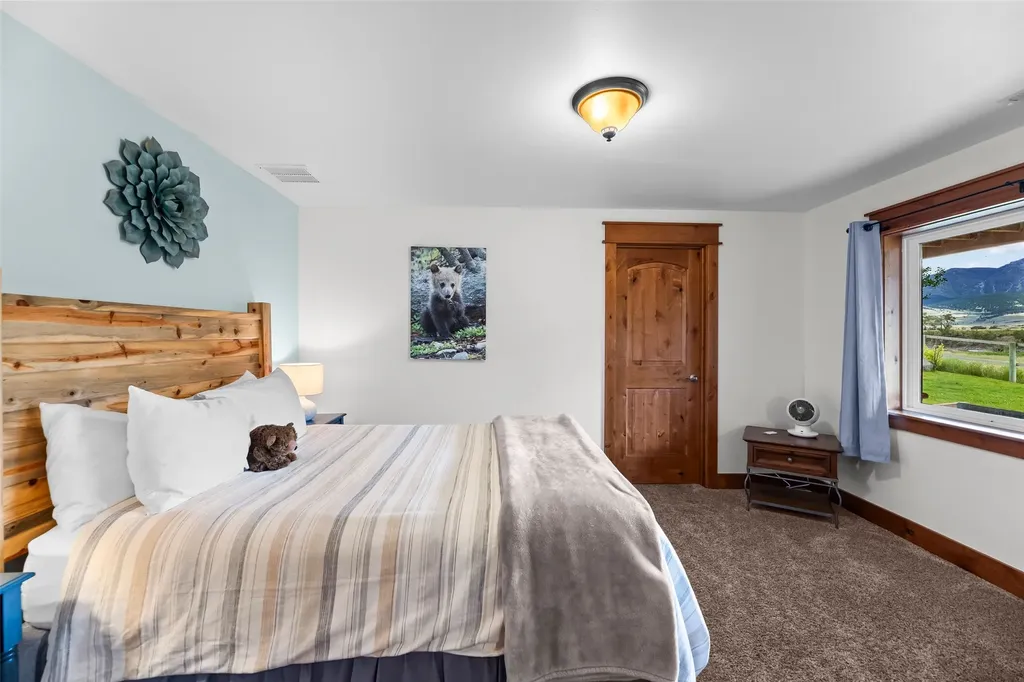 521 Us Highway 89 S Gardiner MT 59030