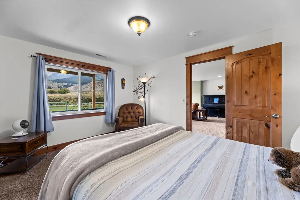 521 Us Highway 89 S Gardiner MT 59030