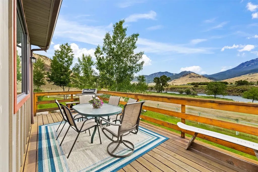 521 Us Highway 89 S Gardiner MT 59030