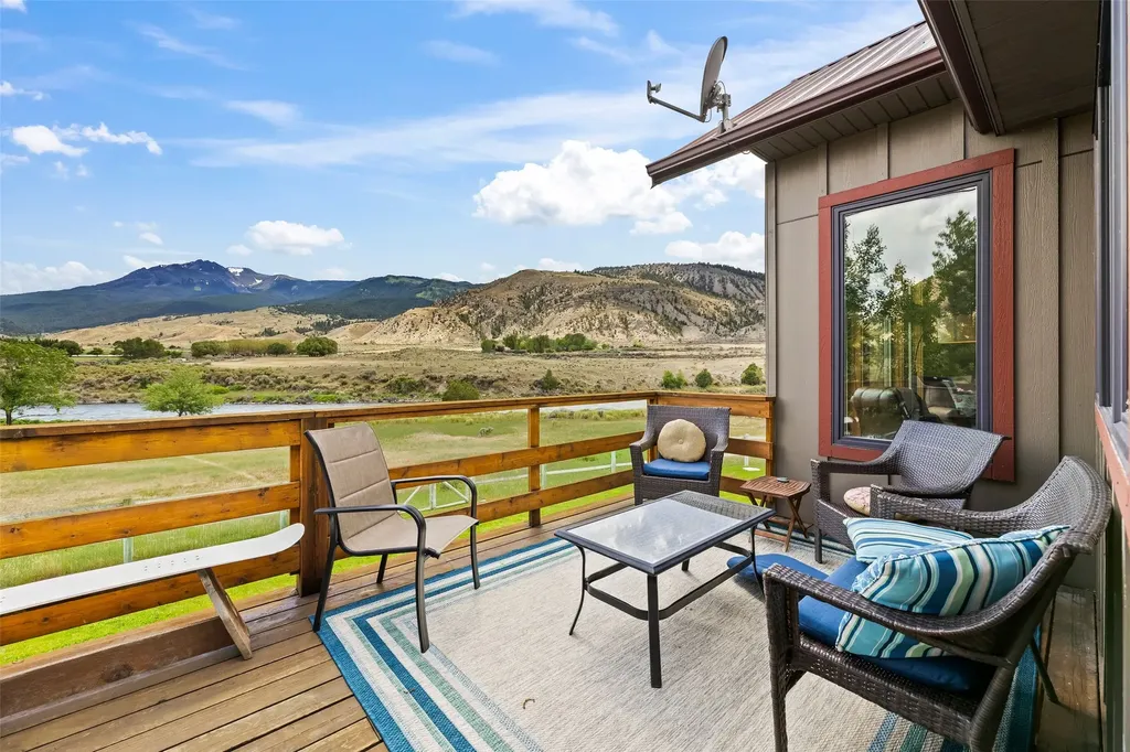 521 Us Highway 89 S Gardiner MT 59030
