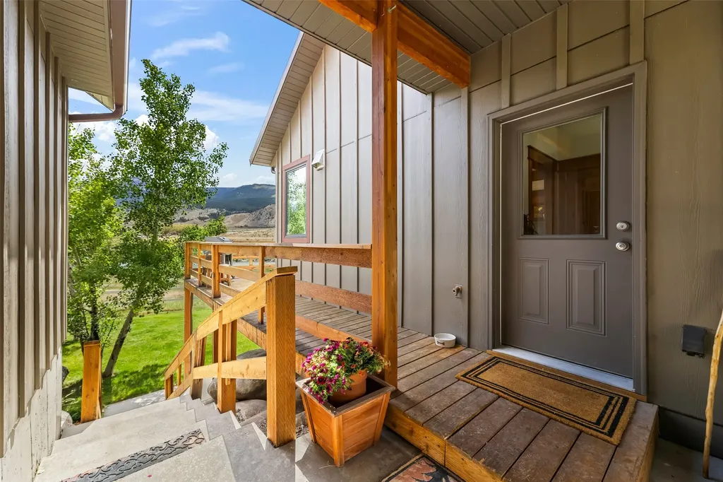 521 Us Highway 89 S Gardiner MT 59030