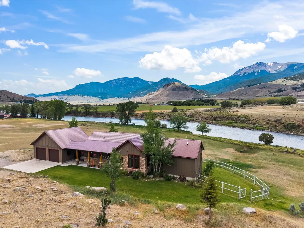 521 Us Highway 89 S Gardiner MT 59030