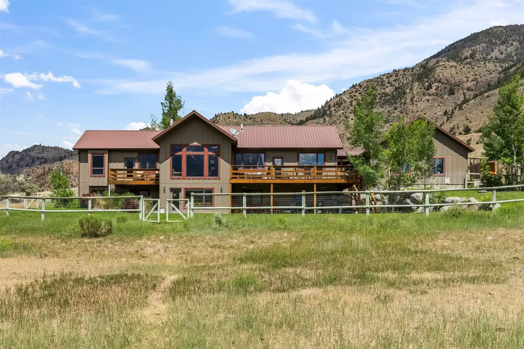 521 Us Highway 89 S Gardiner MT 59030