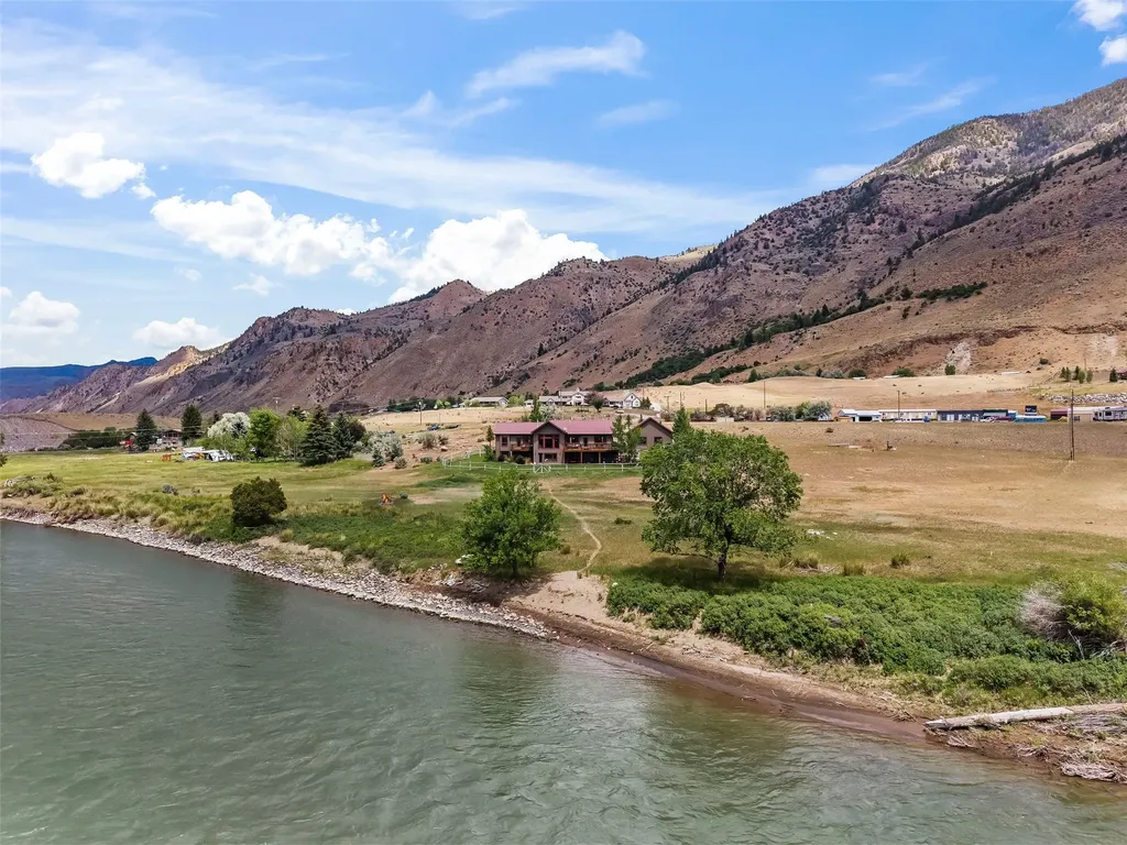 521 Us Highway 89 S Gardiner MT 59030
