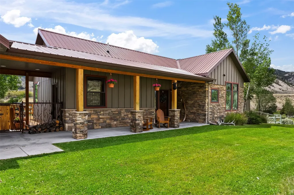 521 Us Highway 89 S Gardiner MT 59030