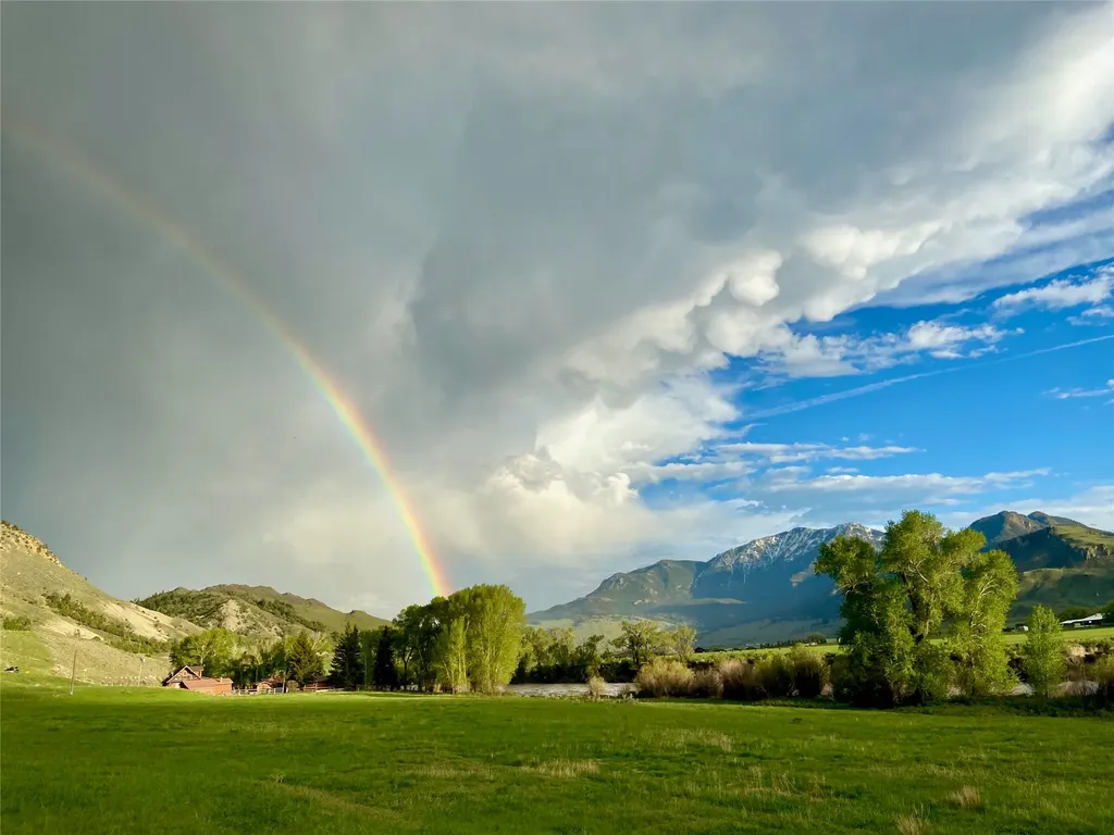 521 Us Highway 89 S Gardiner MT 59030