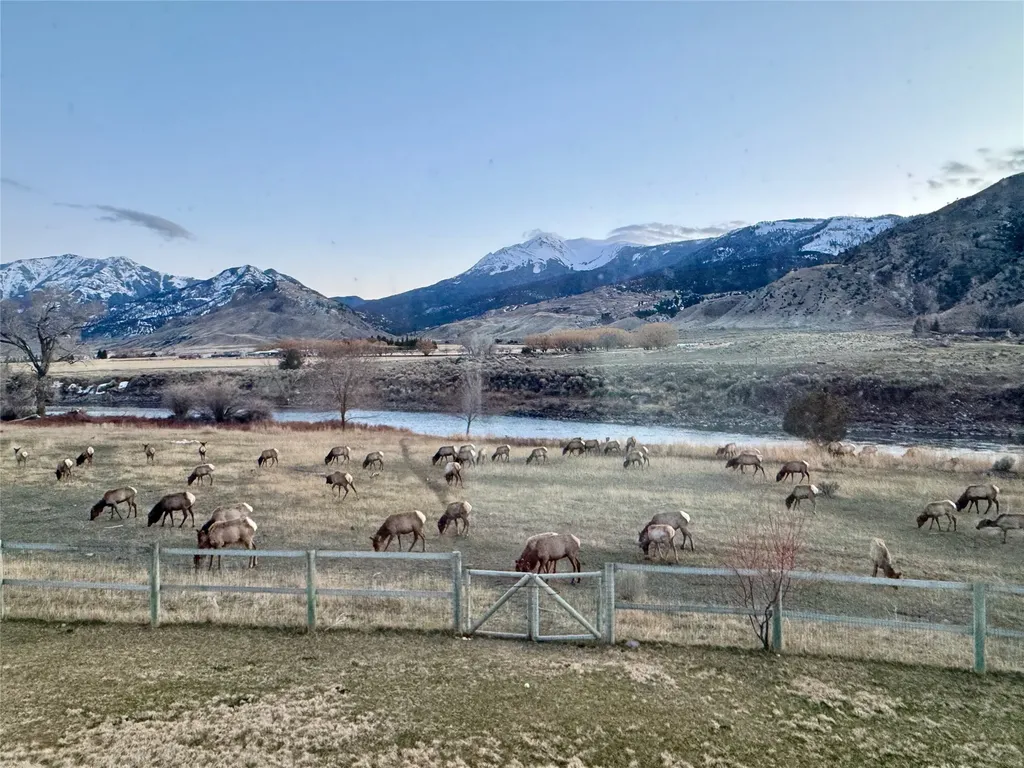 521 Us Highway 89 S Gardiner MT 59030