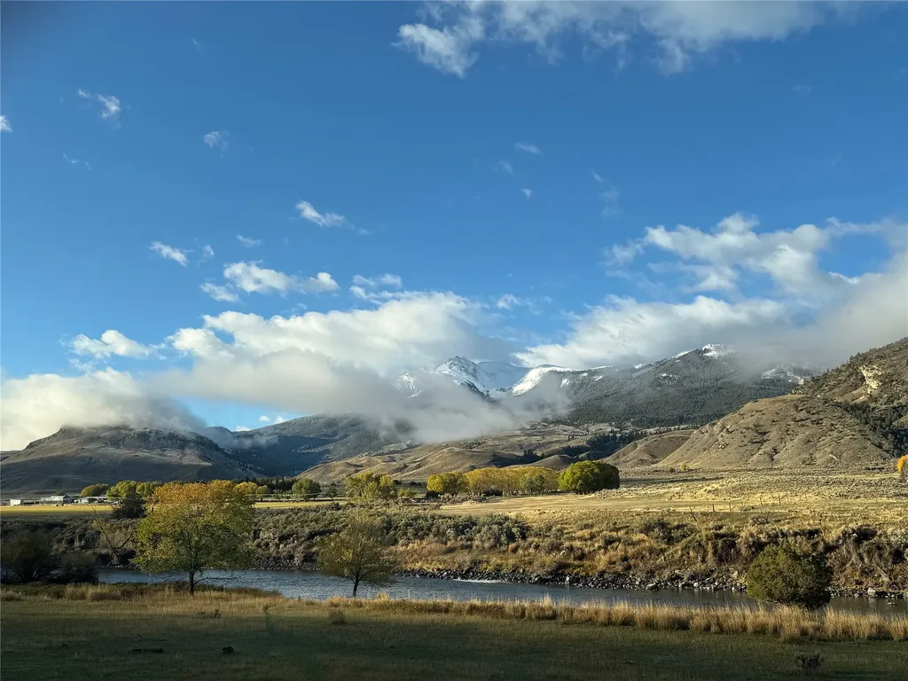 521 Us Highway 89 S Gardiner MT 59030