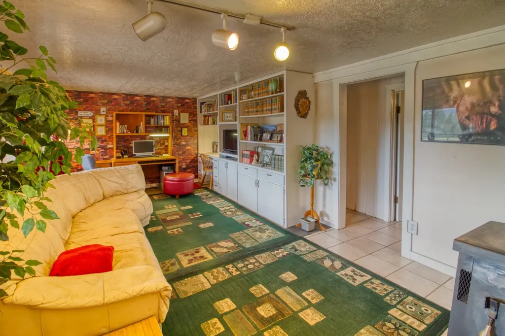 456 Blue Jay Lane Hamilton MT 59840