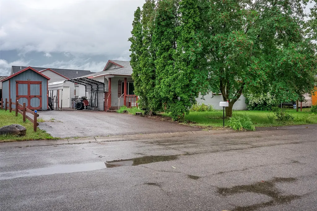 1827 W 9th Avenue W Columbia Falls MT 59912