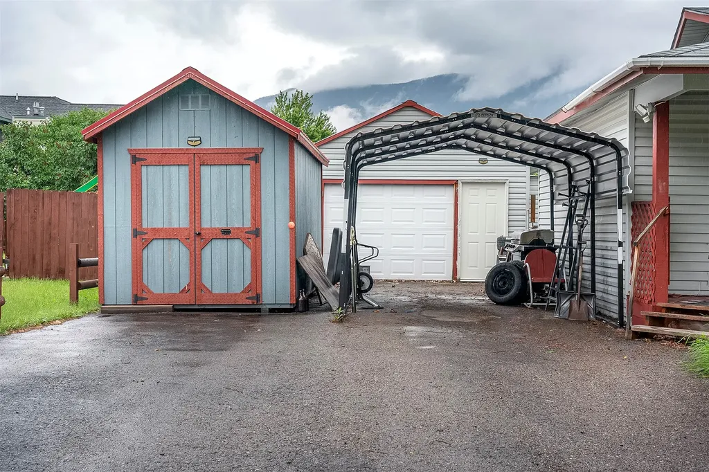 1827 W 9th Avenue W Columbia Falls MT 59912