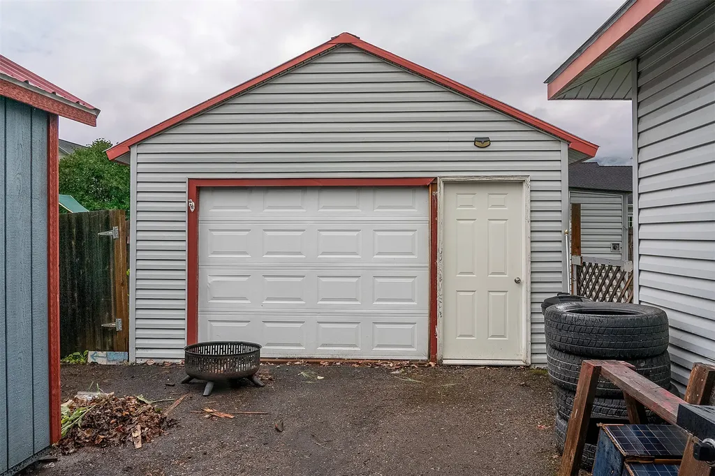 1827 W 9th Avenue W Columbia Falls MT 59912