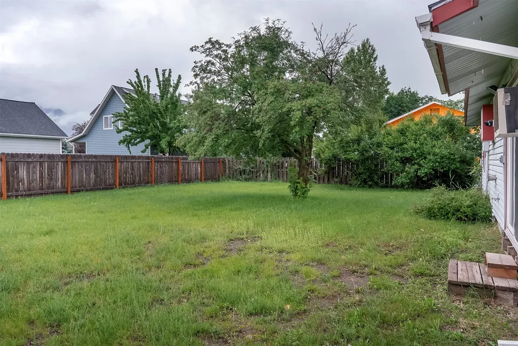 1827 W 9th Avenue W Columbia Falls MT 59912