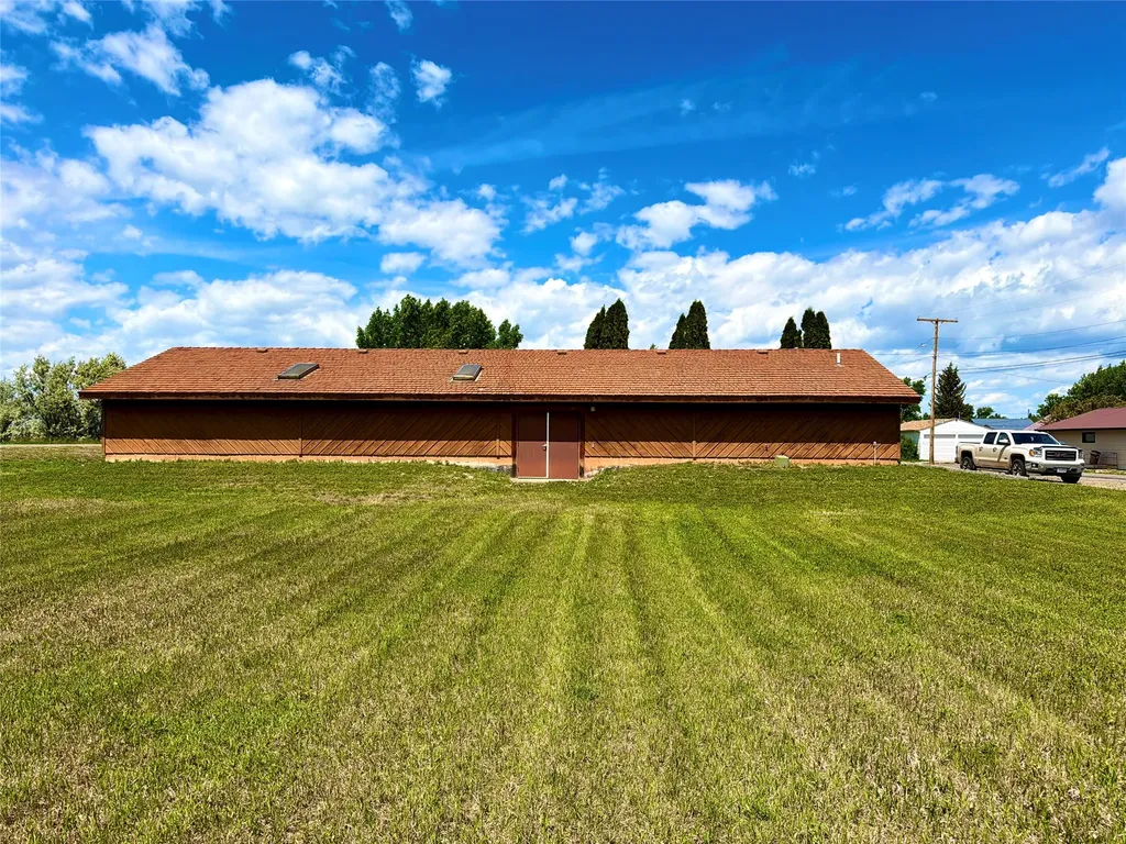 311 12th Street W Chinook MT 59523