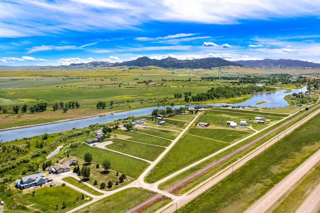 Nhn Willow Bend Lane Cascade MT 59421