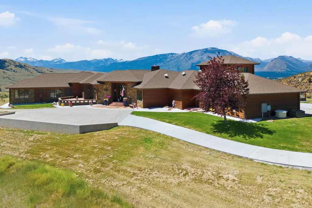 555 Skyfire Drive Hamilton MT 59840