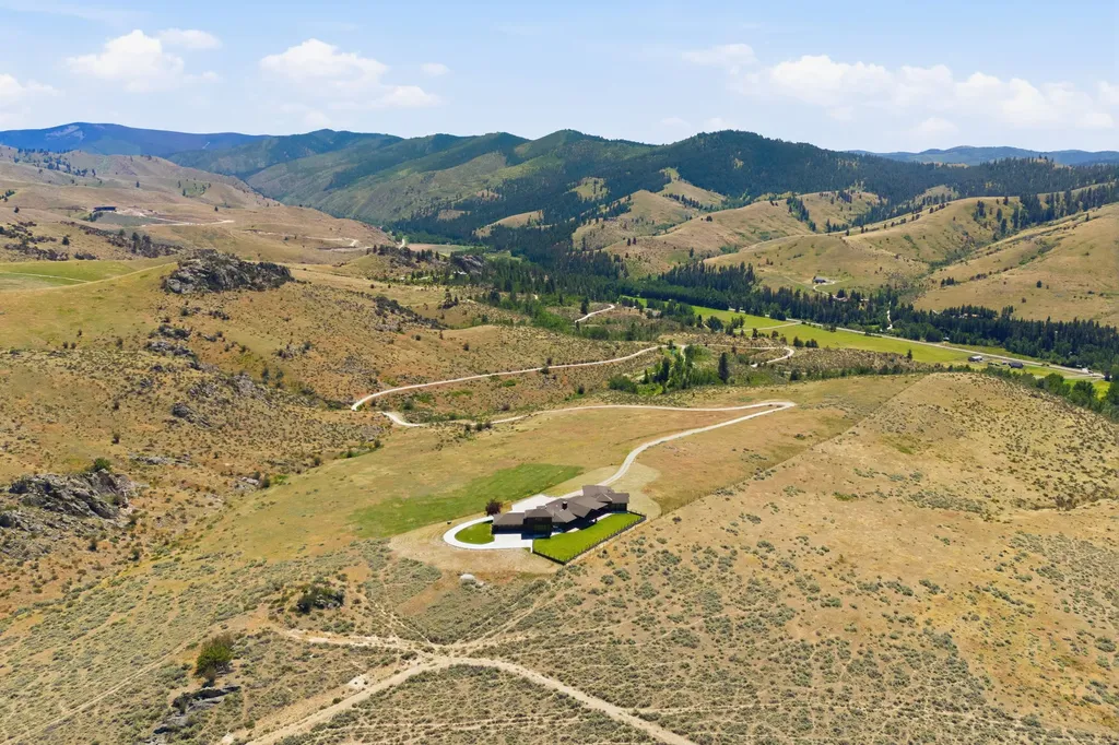 555 Skyfire Drive Hamilton MT 59840
