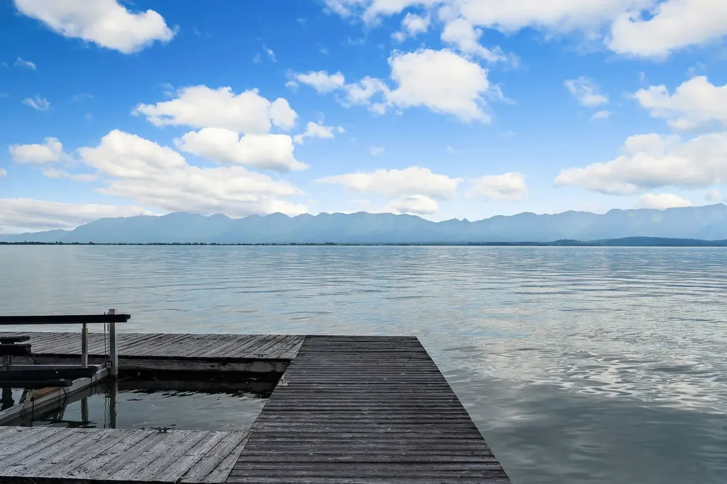 381 Caroline Point Lakeside MT 59922