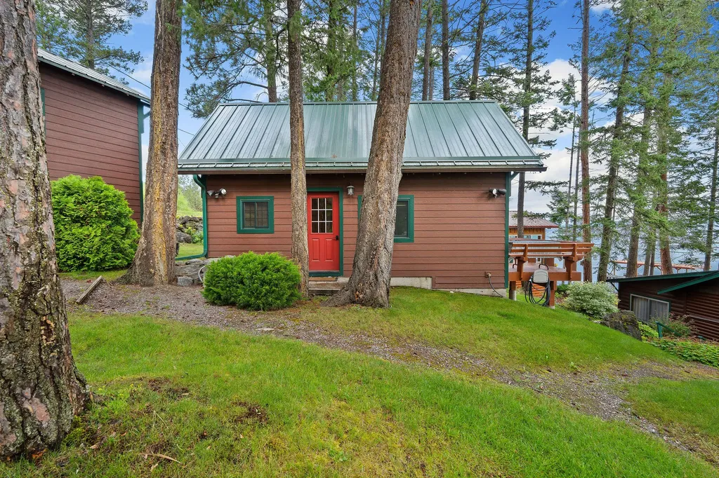 381 Caroline Point Lakeside MT 59922