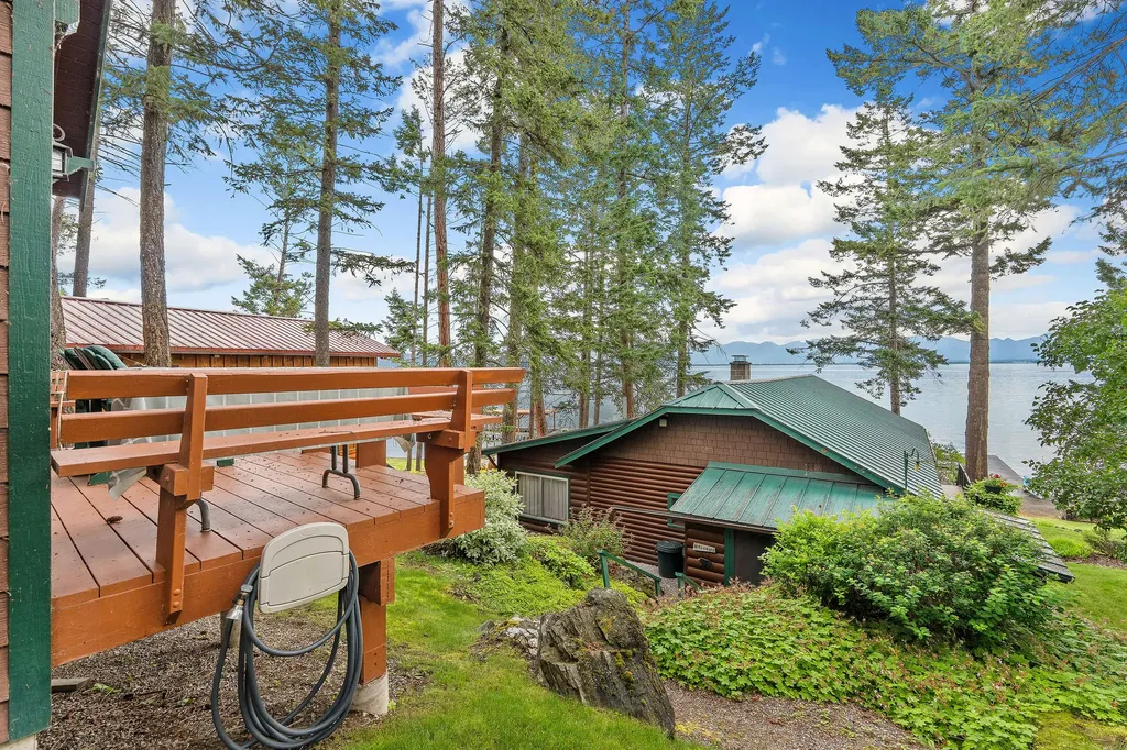 381 Caroline Point Lakeside MT 59922