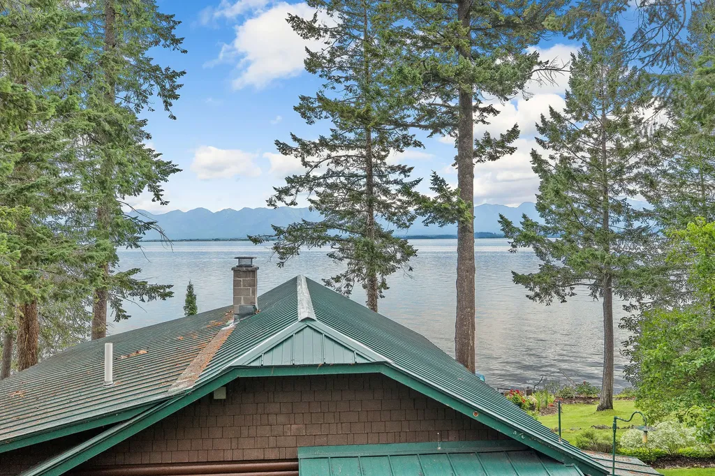 381 Caroline Point Lakeside MT 59922