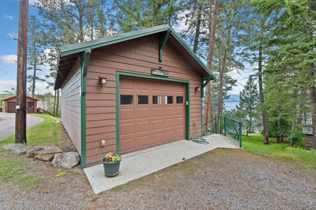 381 Caroline Point Lakeside MT 59922