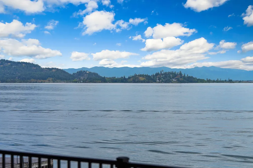 381 Caroline Point Lakeside MT 59922