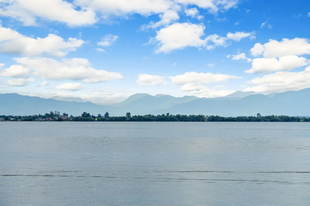 381 Caroline Point Lakeside MT 59922