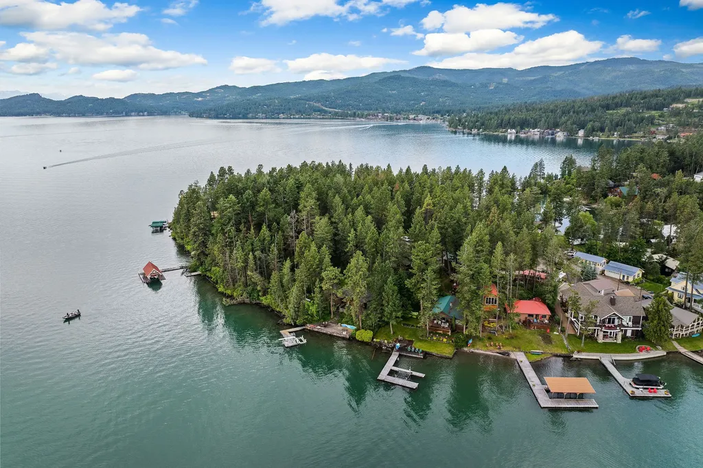 381 Caroline Point Lakeside MT 59922