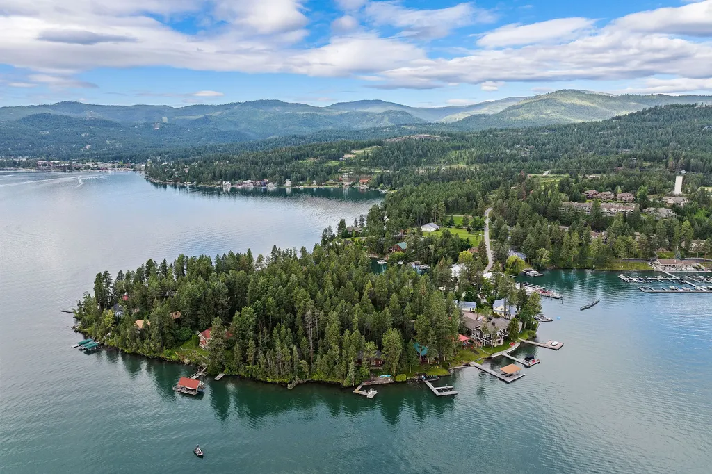 381 Caroline Point Lakeside MT 59922