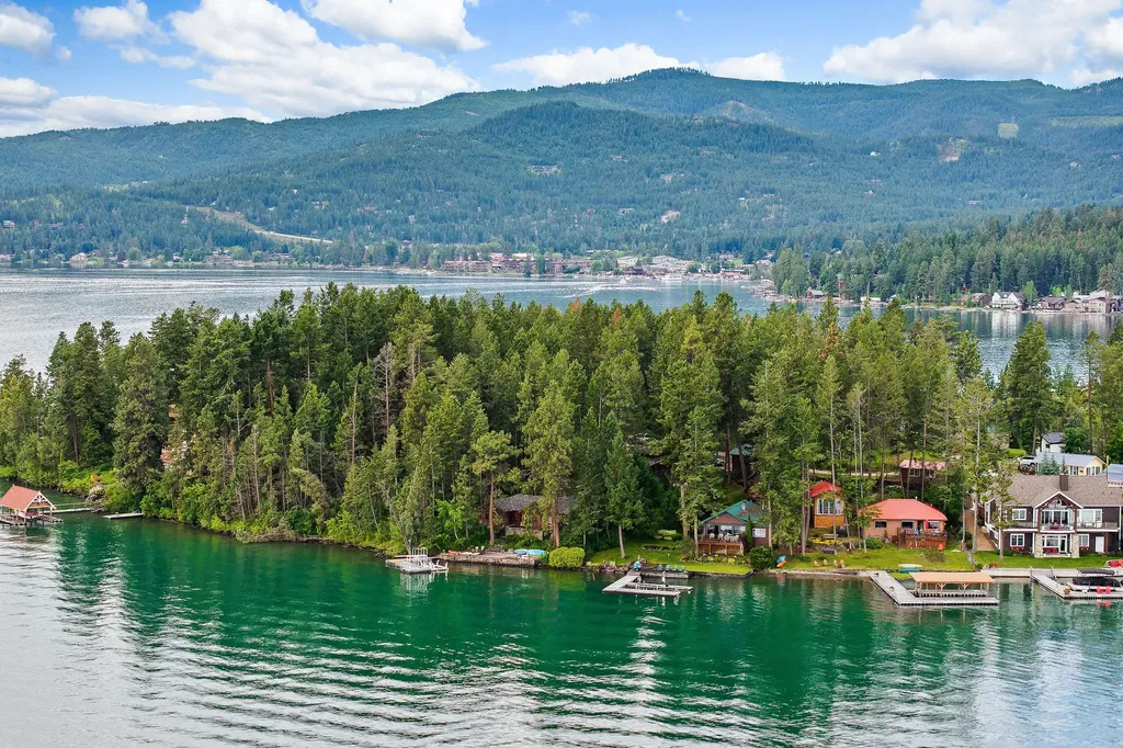 381 Caroline Point Lakeside MT 59922