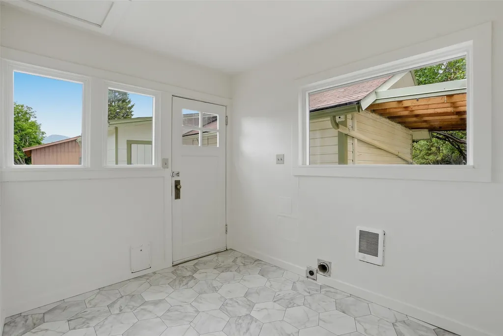 1093 Eastside Highway Corvallis MT 59828